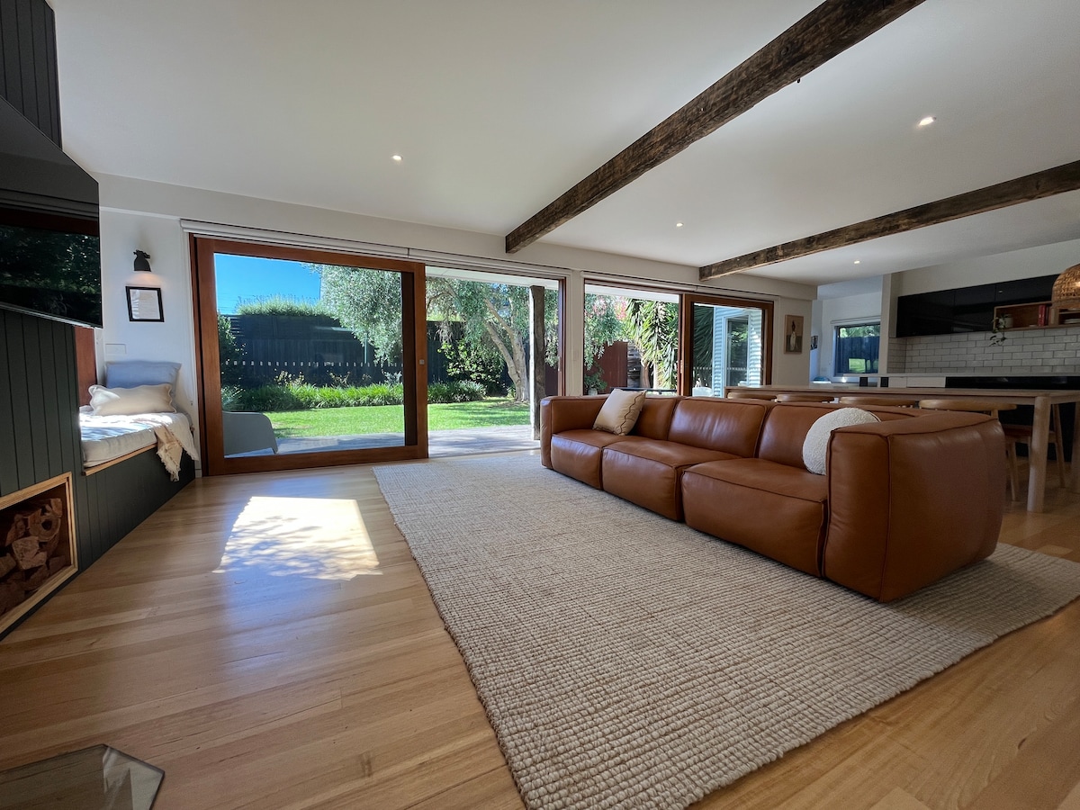 Top Airbnb: Walk to Beach | Wood Fire | Coastal Retreat in Cape Woolamai