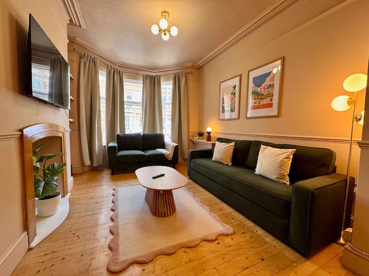 Central Cardiff Gem| Sleeps 12| Free Street Parkin - Cardiff