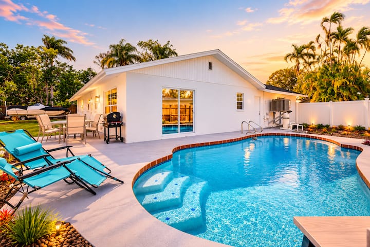 Private Pool & Tiki Bar Near Anna Maria - Bradenton, FL