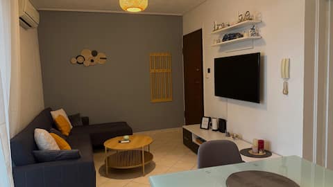 Top performing Airbnb: The Stylish Central – 2BR Residence for 5 in κατω πατησια Ii