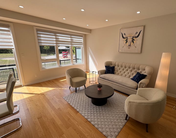 Modern Townhouse In Markham - Markham
