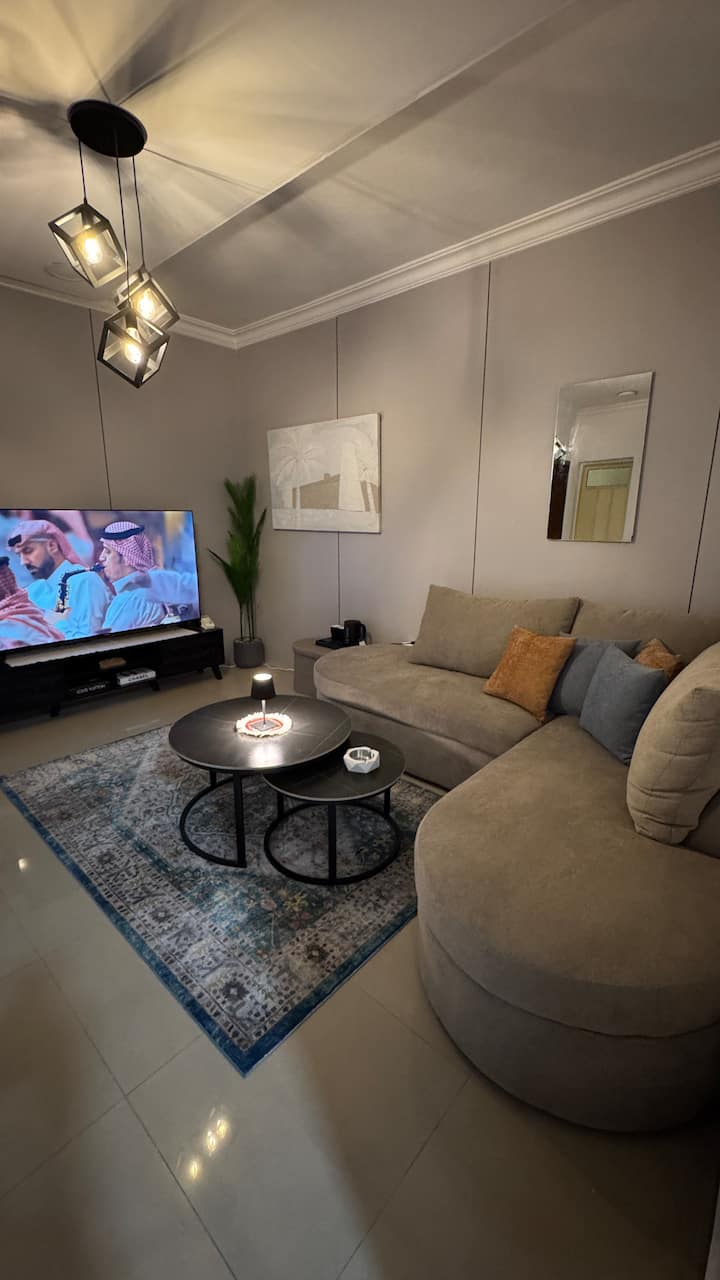 Spacious 3 Beds | 2bth Apt W 75” Tv - Dammam