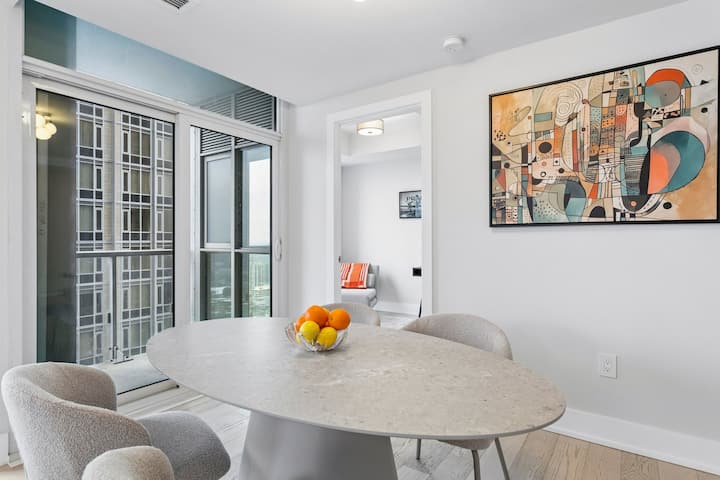 New Large 3 Bedroom Condo In Prestigious Yorkville - 多倫多