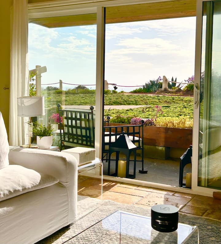 Steps To The Sand: Ground-floor Oceanfront Gem - Del Mar, CA