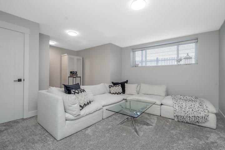 Fully Private Suite | Movie Room - Mission