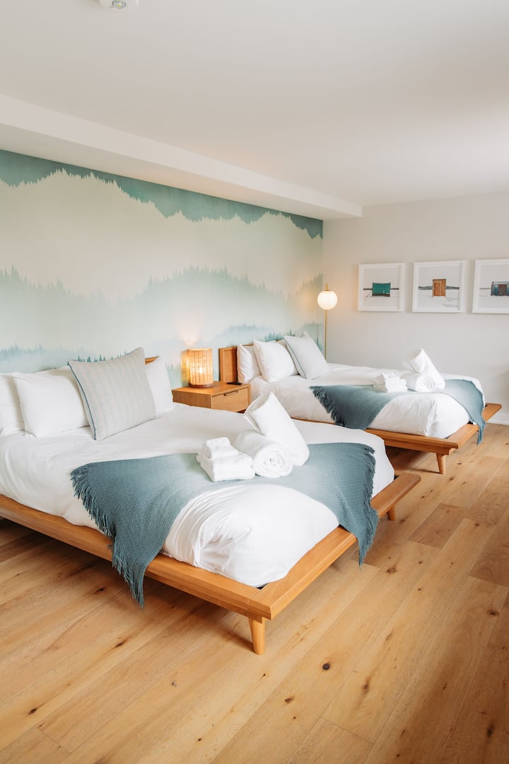 Hip Motel Room 2 Queen Beds | Near Blue Mountain - Thornbury