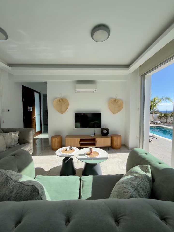 Sapphire Edge Villa: Bright 3br With Swimming Pool - 파마구스타