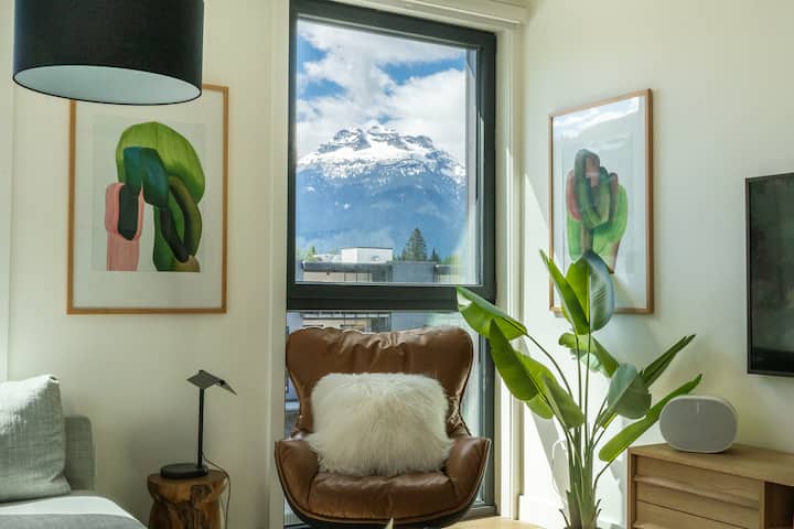 Rest & Roam In Mackenzie Village - Revelstoke
