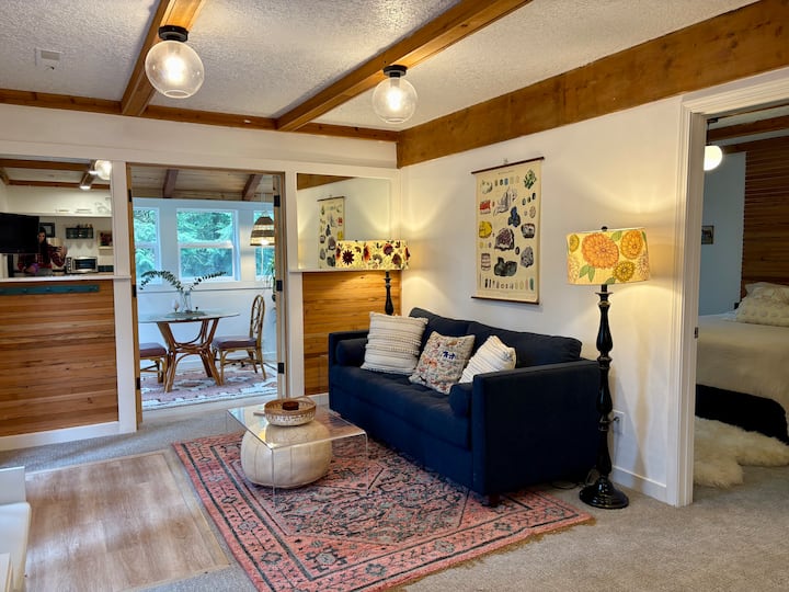 Renovated Furnished 1br + Sunroom & Private Entry - Beaverton