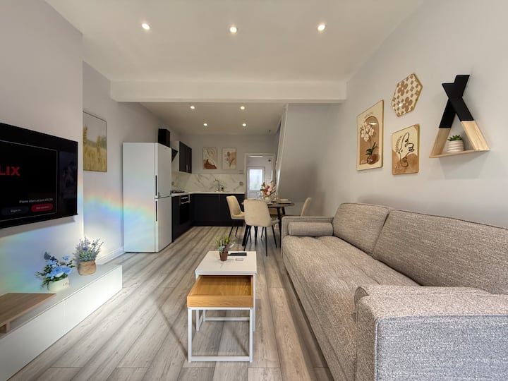 Newly Renovated House*walk To Stadium+free Parking - Liverpool