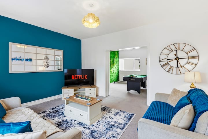 Chester Contractor House, Sleeps 7, Saltney, Games - Chester