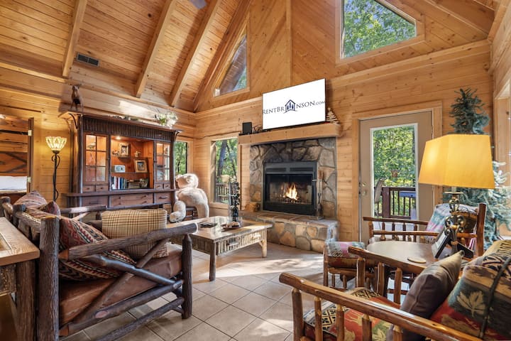 Secluded_hottub_firepit_evcharger_outdoorpool Open - Missouri