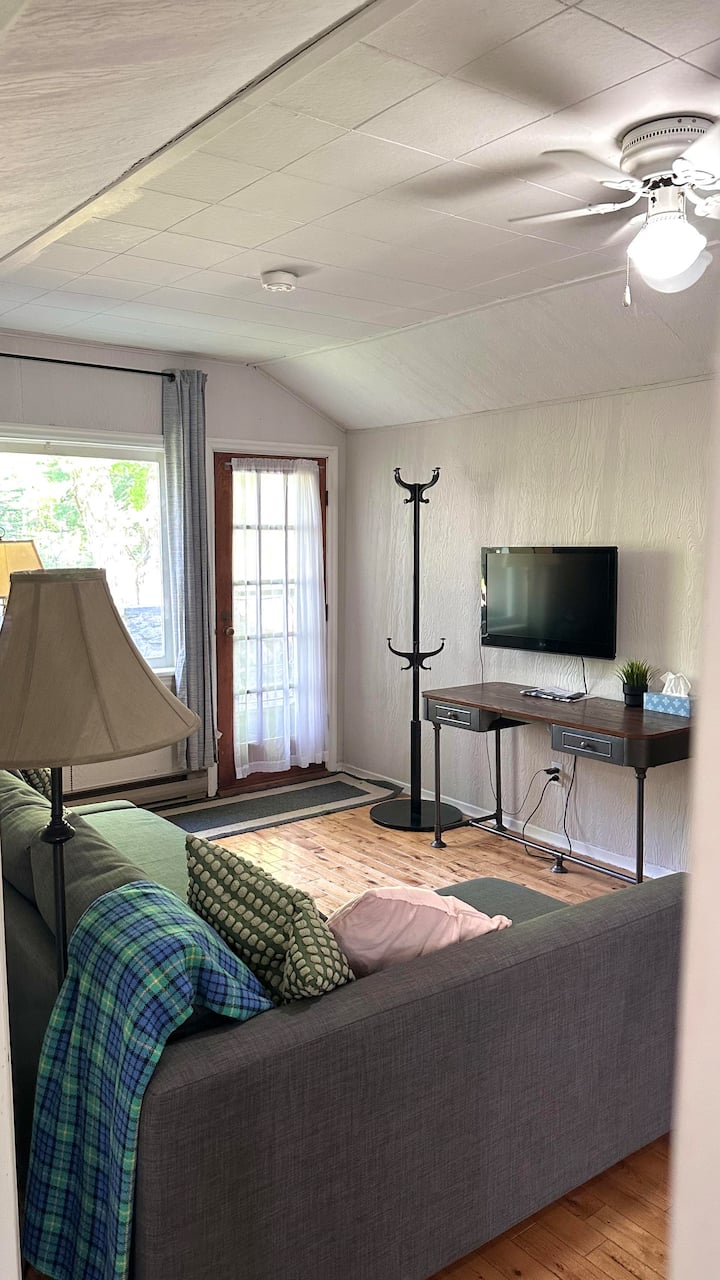 Falcon Retreats - Unplug Unwind Reconnect – Saker - Ontario