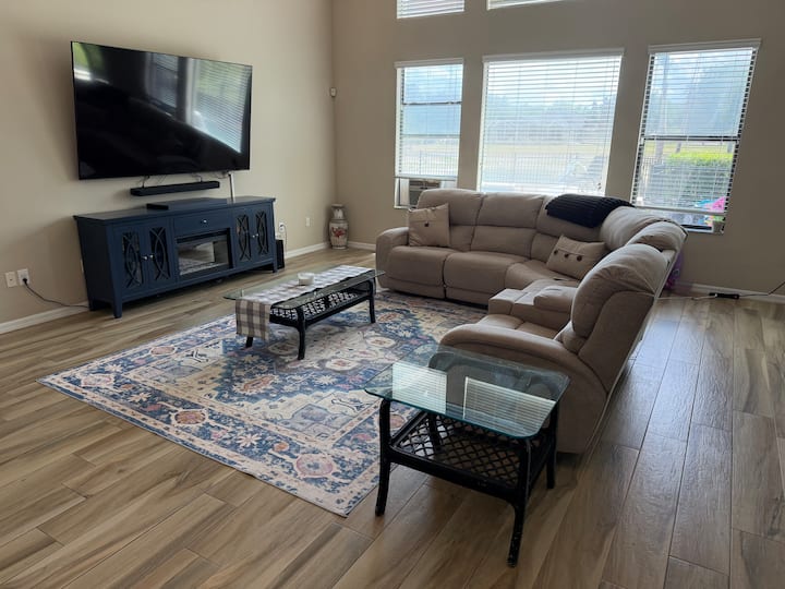 Spacious 5br Family Retreat W/ Private Pool & Spa - Plant City, FL