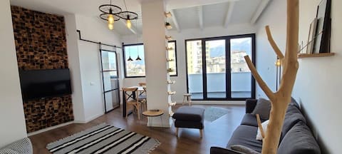 Successful Airbnb property: “Stylish 2BR•Steps from Blloku•Heart of the City” in Shqipëria Qendrore