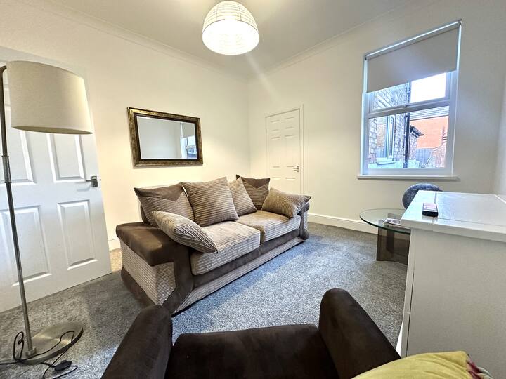 Lovely 2 Br House - Fast Wi-fi | Private Garden - Cleethorpes