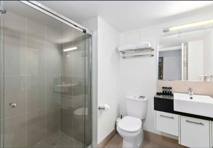 Luxury 4 Star Studio Pool Views, Beach, Eateries. - Hervey Bay