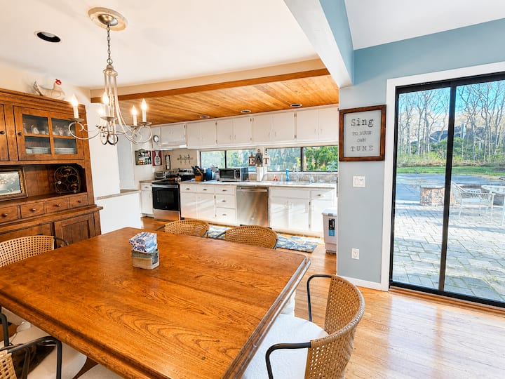 East Hampton Pool Retreat | Walk To Town & Beaches - East Hampton, NY