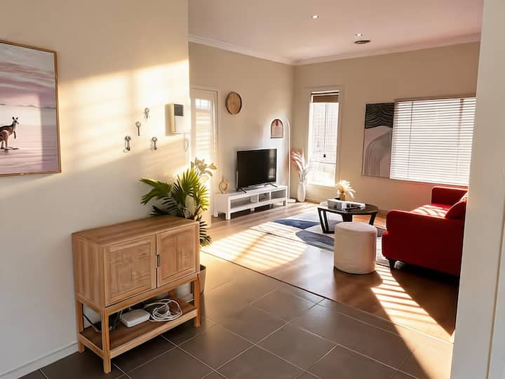 4bedroom Spacious Family Home - Point Cook