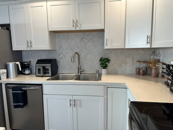 Modern Cozy 1br Escape Near Theme Parks & Beaches. - Anaheim, CA
