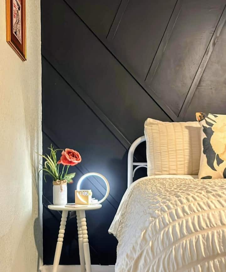 Chic Retreat + Hot Tub | Magnolia & Baylor 5 Min - 韋科