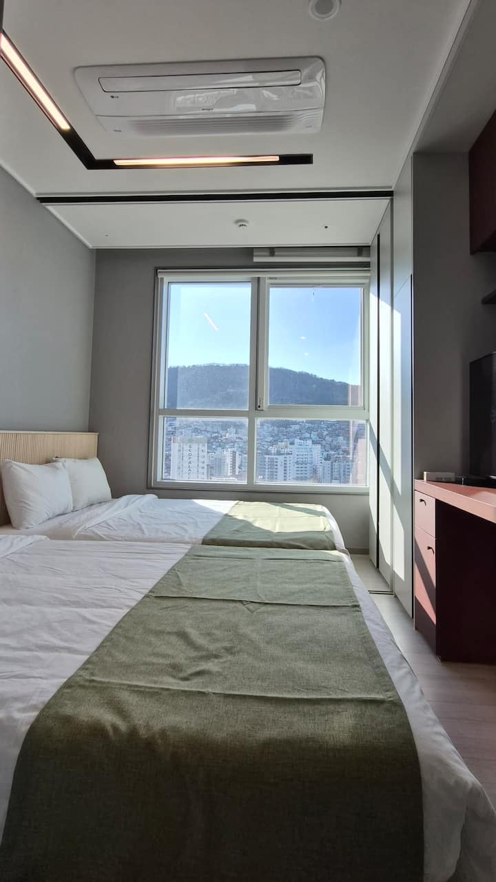 With Two Beds [ 남포 중심가 신축 레지던스 ] : 자갈치역 1분 - Busan