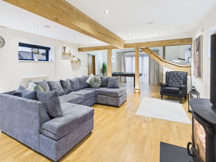 The Factory | Barn With Hot Tub | - Uckfield