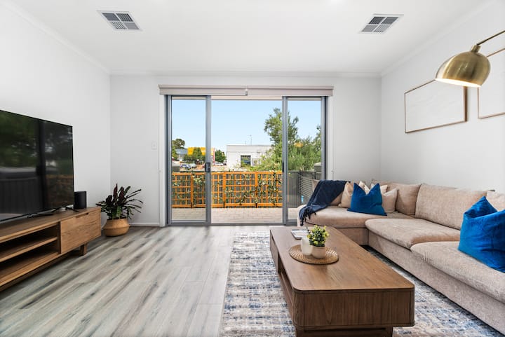 Stylish 3br Stay Close To Tea Tree Plaza - Tea Tree Gully