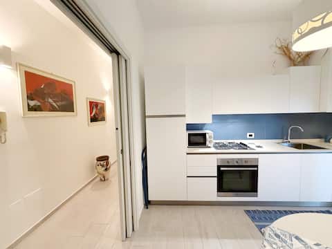 Top Airbnb: Miramare | 100m from the sea, in the center, with a view a Capo D'orlando