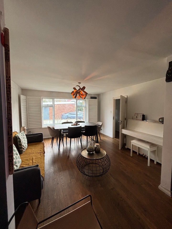 Bright Detached Family Home In Quiet Location - Hounslow