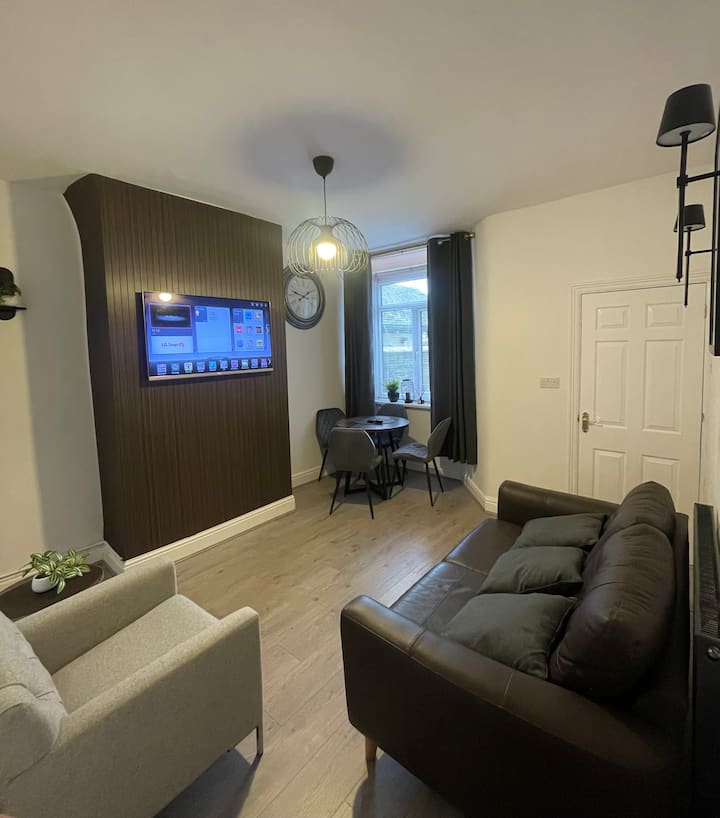 Modern Homes | Sleeps 5 | Free Parking - Stoke-on-Trent