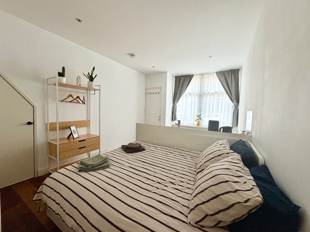 Photo inspiration: Condominiums With Private Hobby Studios And Private Ski Storage Reference: Private Studio Apartment Next To Westerpark