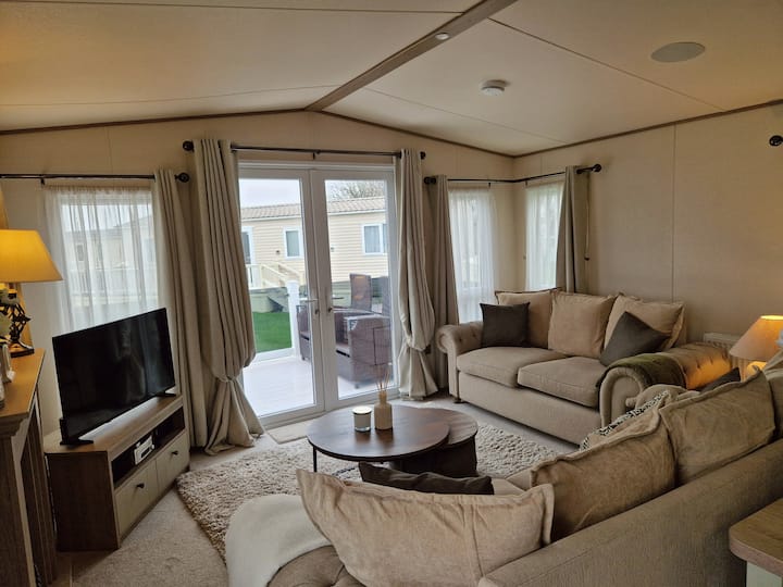 Well Presented Holiday Home With Beach Access - New Milton