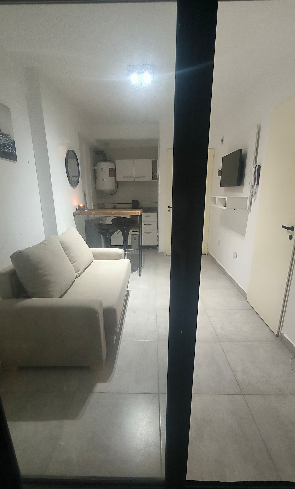Monoambiente con balcón al frente en Balvanera