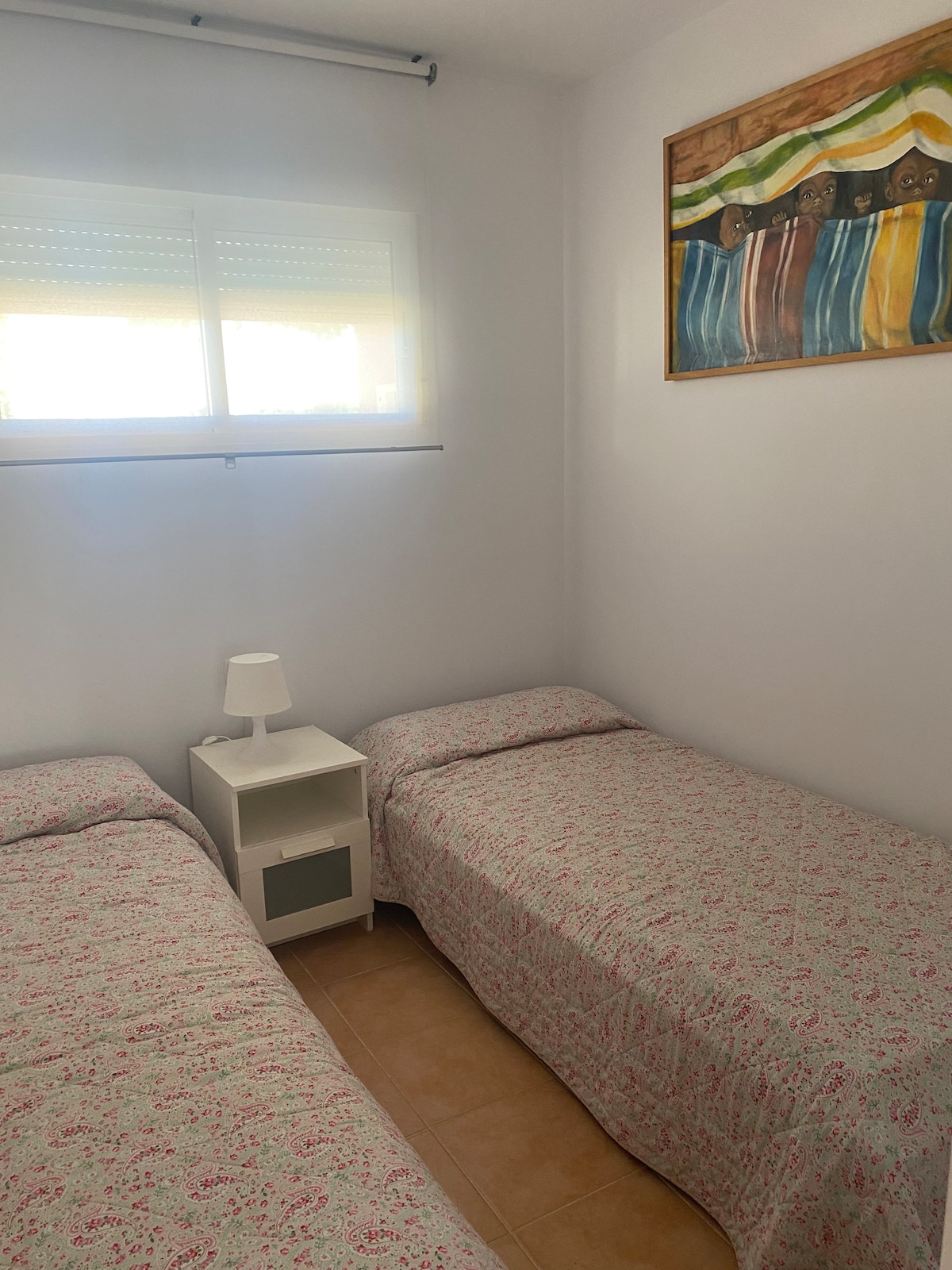 Спалня № 2
Спалня с две единични легла и вграден гардероб