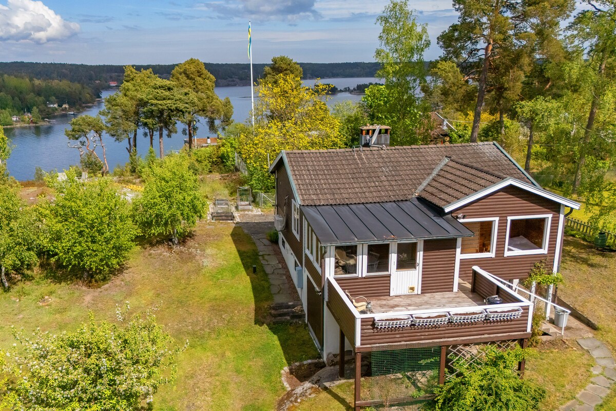 Summer idyll in Älgö, sea view & private jetty