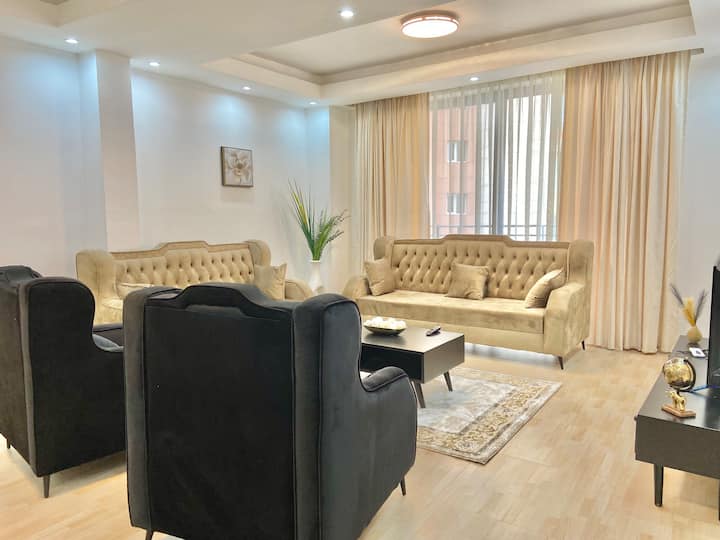 Prime Bole 3br • Walk To Airport • Balcony Views - Addis Ababa