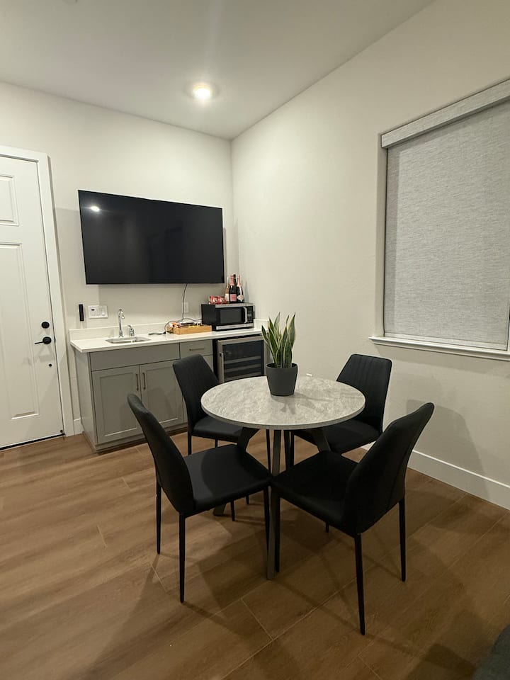 Modern Private Room With Private Entrance & Bath - Vacaville, CA