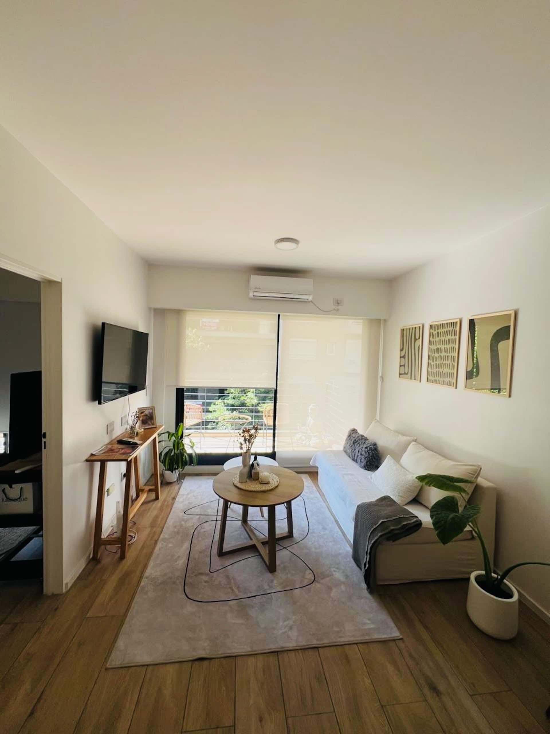 Apartamento de 1 dormitório em Villa Urquiza com varanda