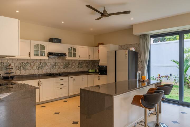Full kitchen image 1