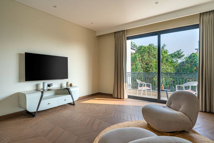 Living room image 7