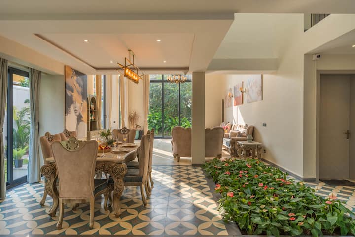 Dining area image 2