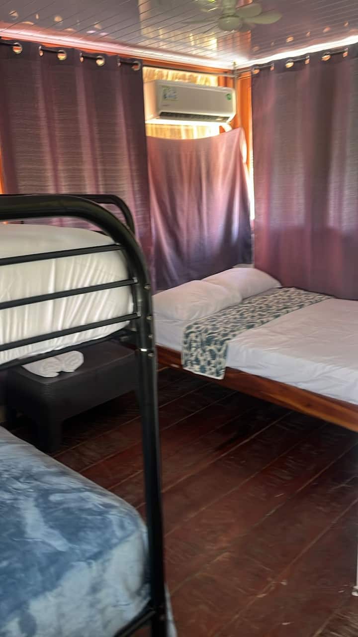 Oceanview 1 Bedroom 1 Bath | 3 Full Beds | Sleep 6 - Panamá
