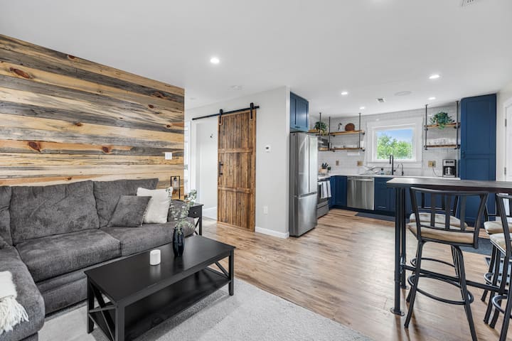 Walkable Downtown Guesthouse • Fast Wifi • Parks - Colorado Springs, CO
