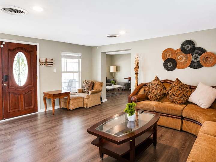 Family Pool Home Near At&t Stadium • Sleeps 12 - Dallas, TX