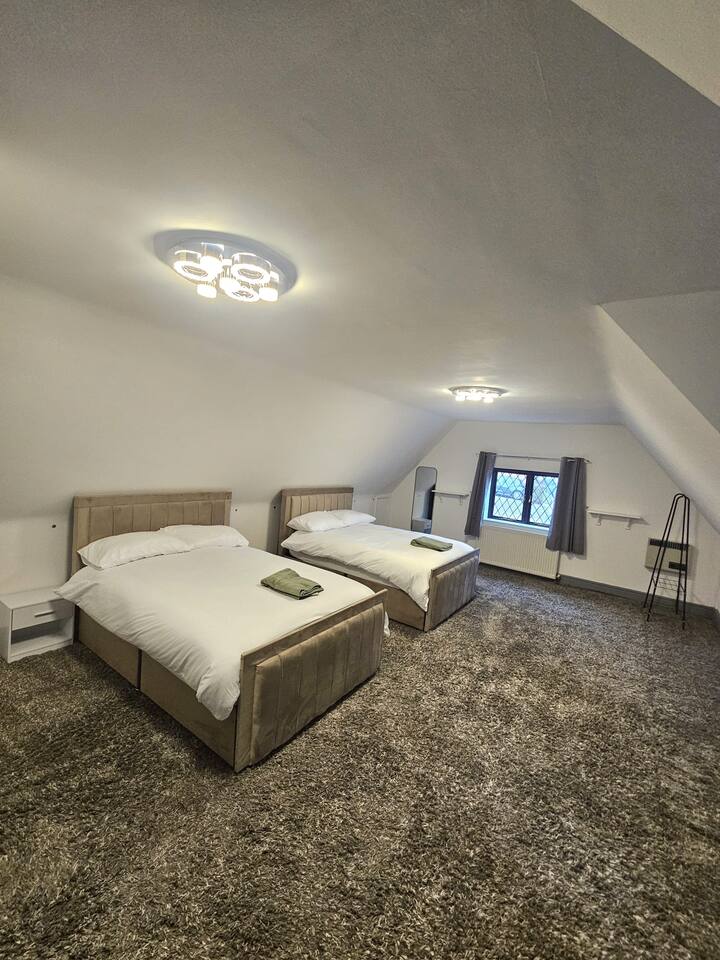 Huddersfield Lodge | Ideal Large Groups | 16 Max - Holmfirth