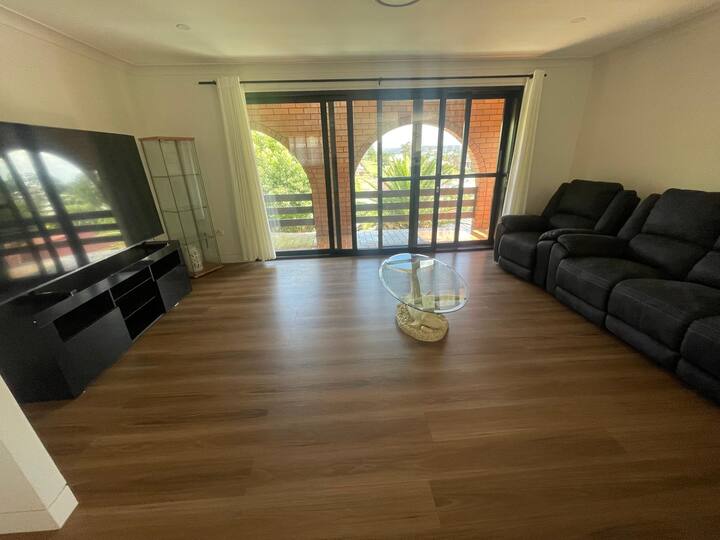 4-bedroom Top-floor With Secure Parking & Privacy. - Muswellbrook