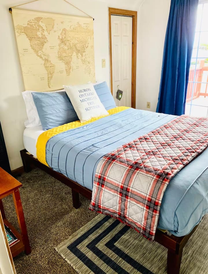 Lake Erie Cozy Camp *Apt B* - Erie, PA