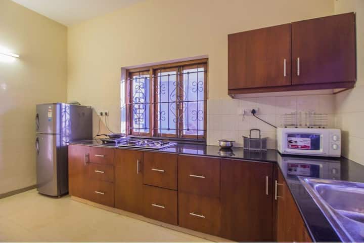 Full kitchen image 1