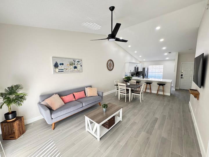 Beautiful House 20 Minutes From The Theme Parks - Orlando, FL